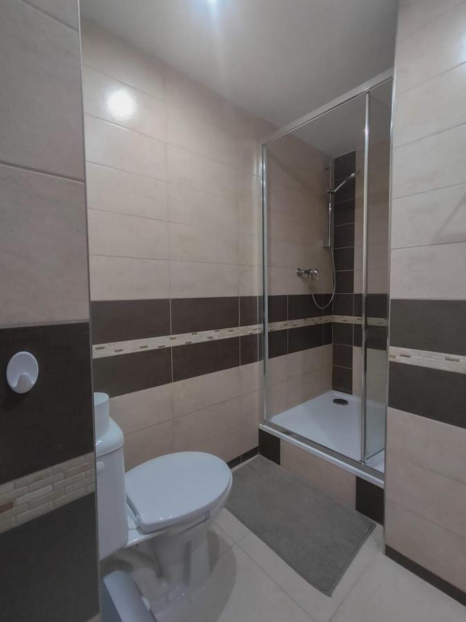 Apartmanek Protez جانسك لازني المظهر الخارجي الصورة